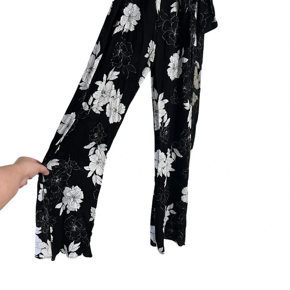 Aqua Black and White Floral Jumpsuit Size Small Draped V Neck Sleeveless Pants - Picture 6 of 10